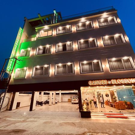 Gange Blossam Resort, ハリドワール エクステリア 写真