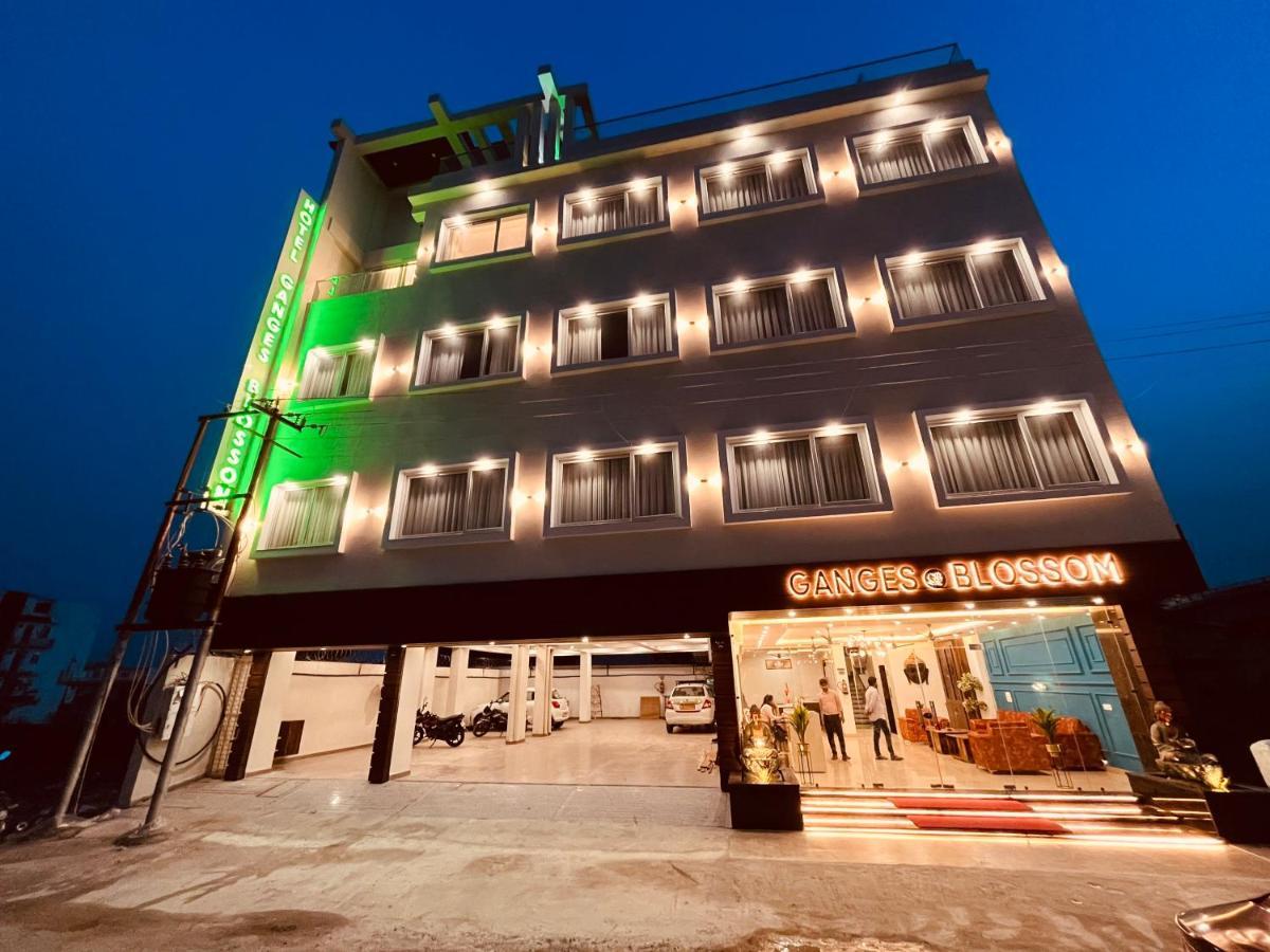 Gange Blossam Resort, ハリドワール エクステリア 写真