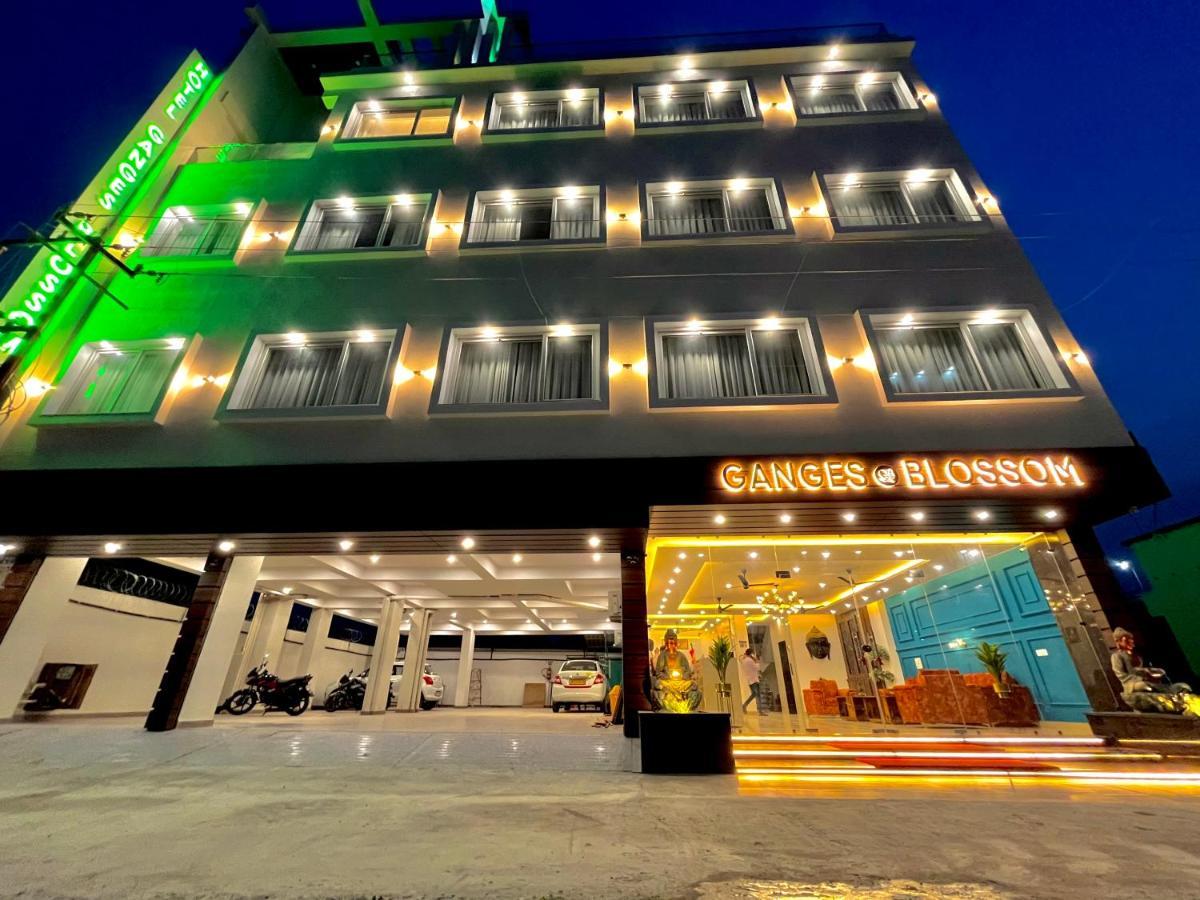 Gange Blossam Resort, ハリドワール エクステリア 写真