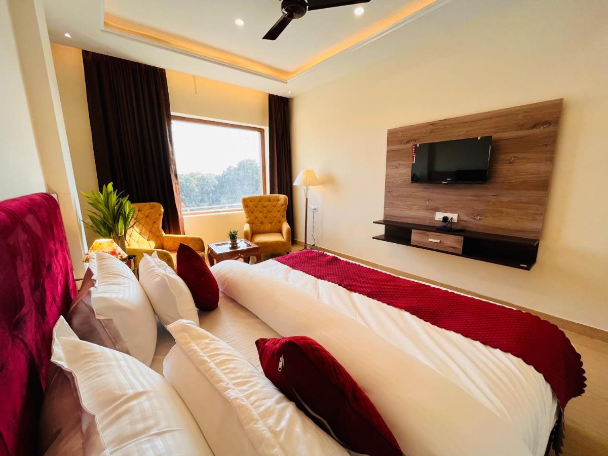 Gange Blossam Resort, ハリドワール エクステリア 写真