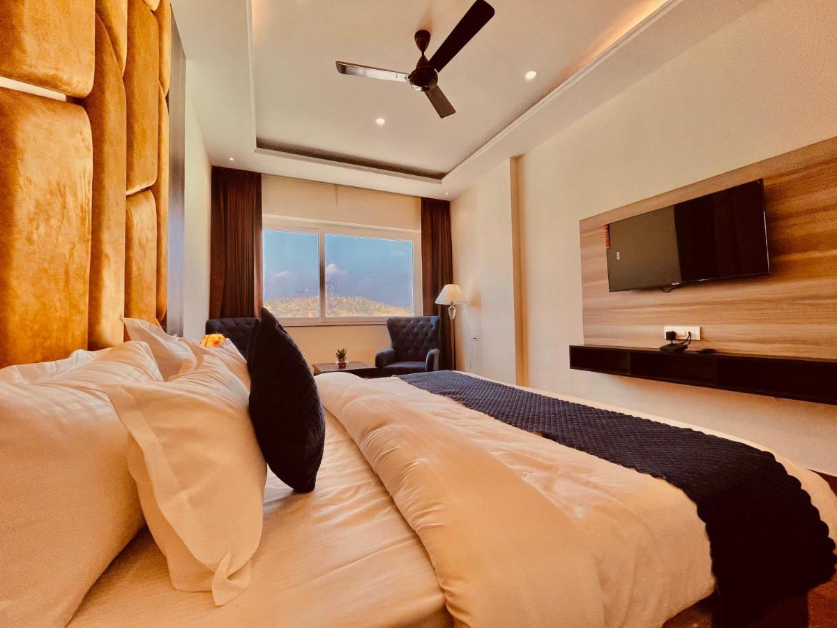 Gange Blossam Resort, ハリドワール エクステリア 写真