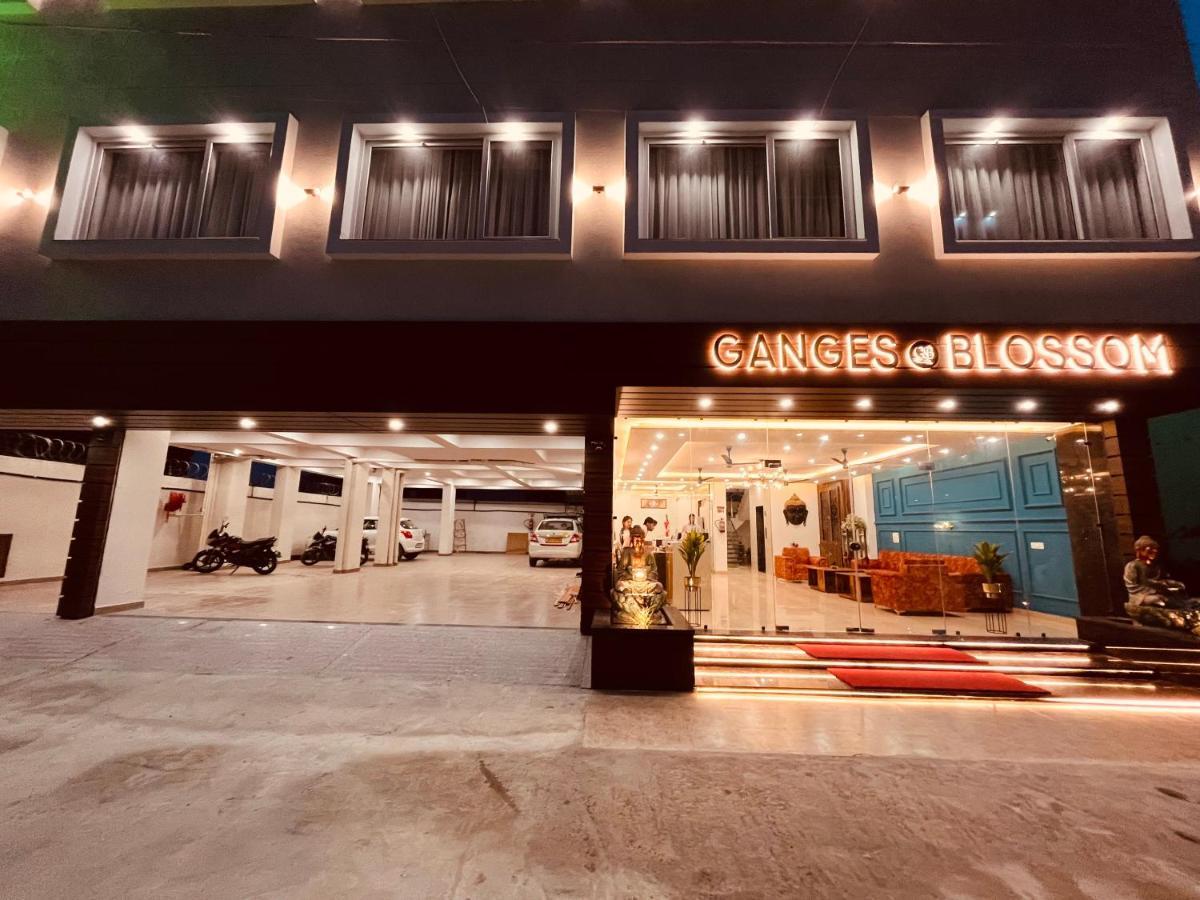 Gange Blossam Resort, ハリドワール エクステリア 写真