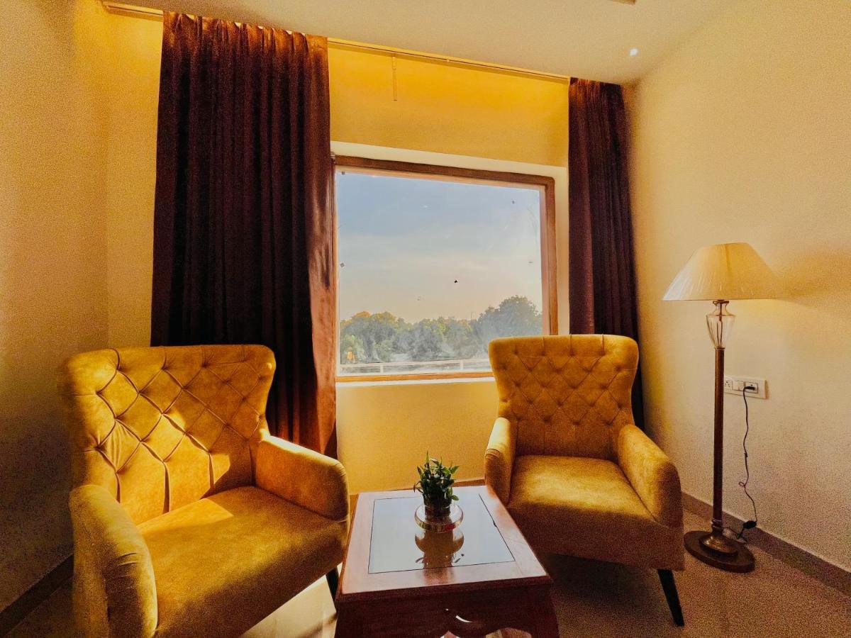 Gange Blossam Resort, ハリドワール エクステリア 写真